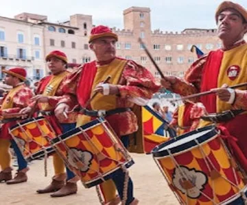 Siena: Guided Walking Tour + Contrada Mueseum Entry